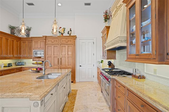 833 Harbour Isle Place, North Palm Beach, FL 33410