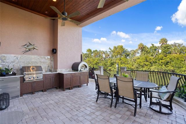 833 Harbour Isle Place, North Palm Beach, FL 33410