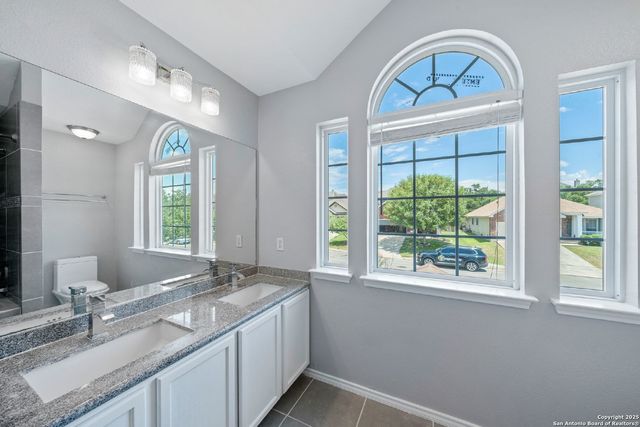 251 Red Hawk Rdg, San Antonio, TX 78258