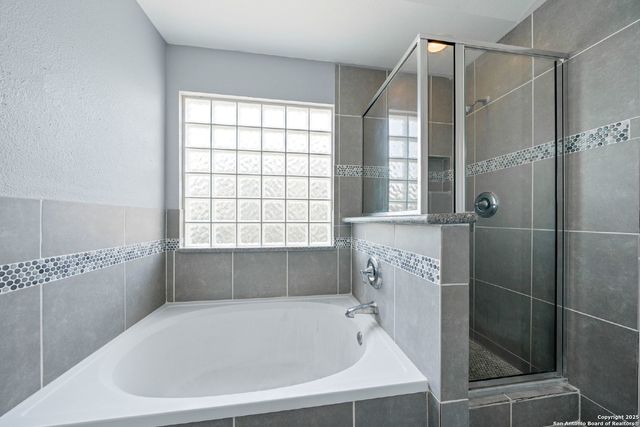 251 Red Hawk Rdg, San Antonio, TX 78258