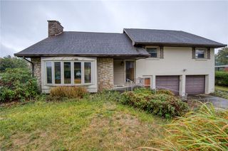 108 Ambleside Dr, Ross Twp, PA 15237