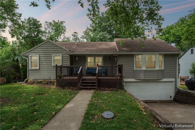4900 NE Park Lane, Kansas City, MO 64118