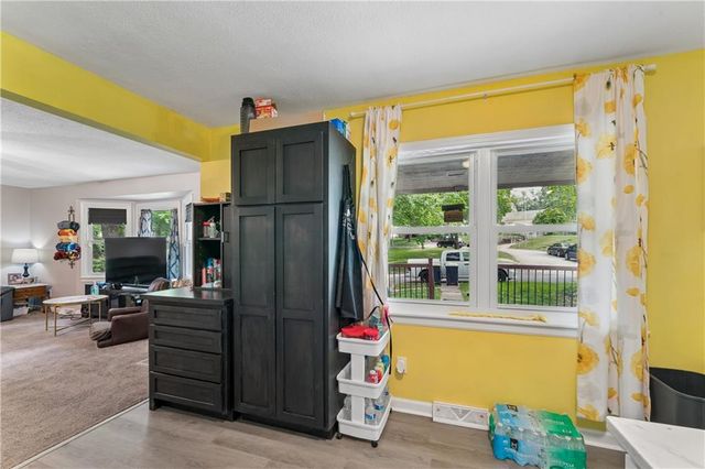 4900 NE Park Lane, Kansas City, MO 64118