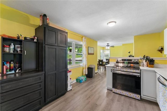 4900 NE Park Lane, Kansas City, MO 64118