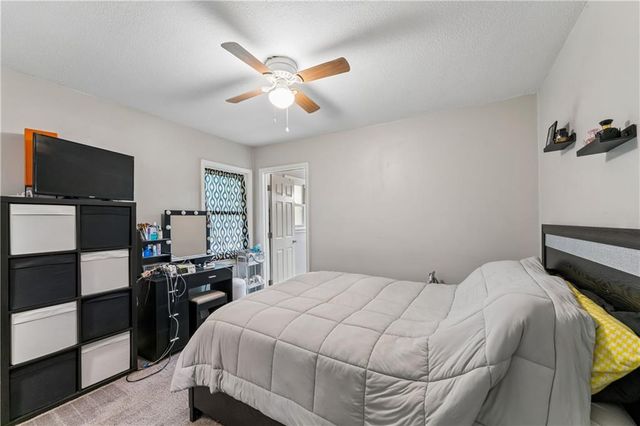 4900 NE Park Lane, Kansas City, MO 64118