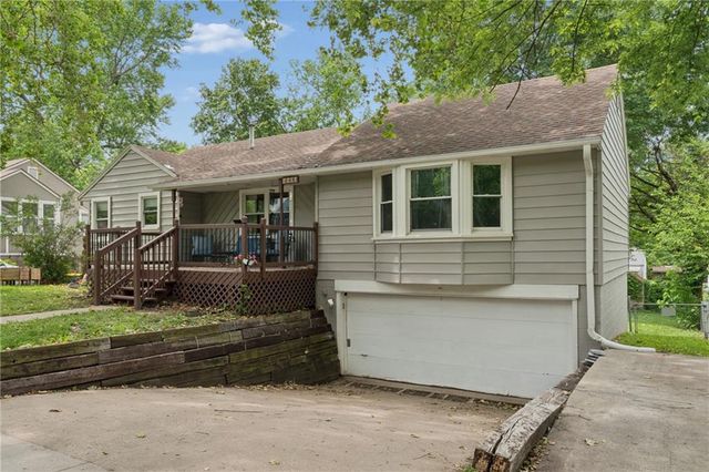 4900 NE Park Lane, Kansas City, MO 64118