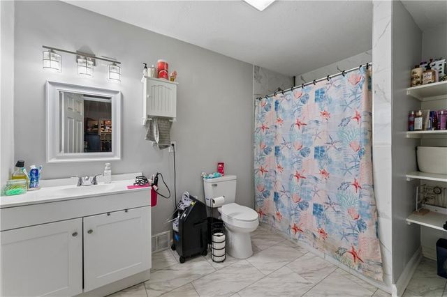 4900 NE Park Lane, Kansas City, MO 64118