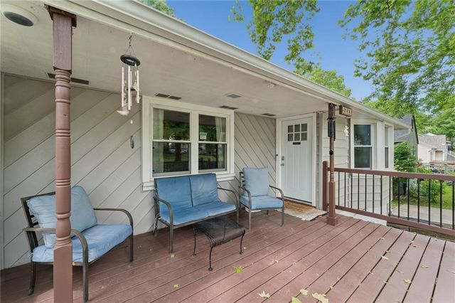 4900 NE Park Lane, Kansas City, MO 64118