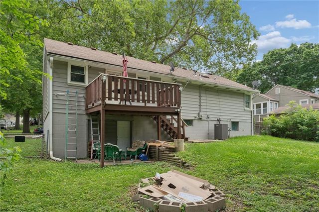 4900 NE Park Lane, Kansas City, MO 64118