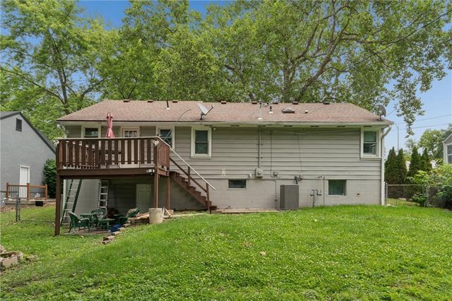 4900 NE Park Lane, Kansas City, MO 64118