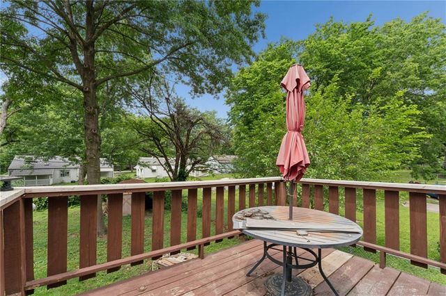 4900 NE Park Lane, Kansas City, MO 64118