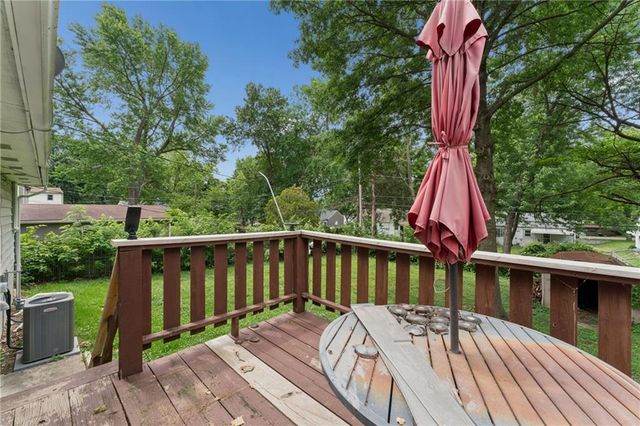 4900 NE Park Lane, Kansas City, MO 64118