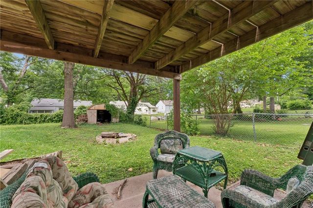 4900 NE Park Lane, Kansas City, MO 64118