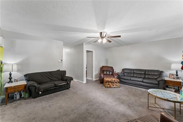 4900 NE Park Lane, Kansas City, MO 64118