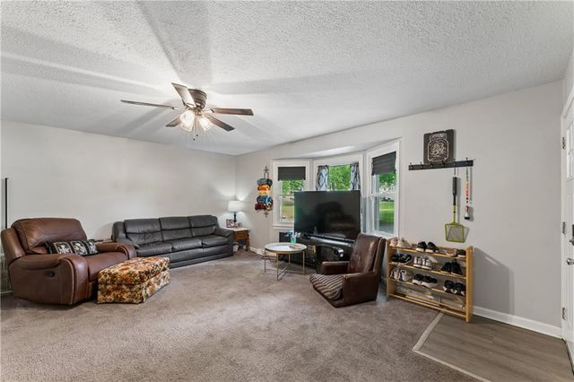 4900 NE Park Lane, Kansas City, MO 64118
