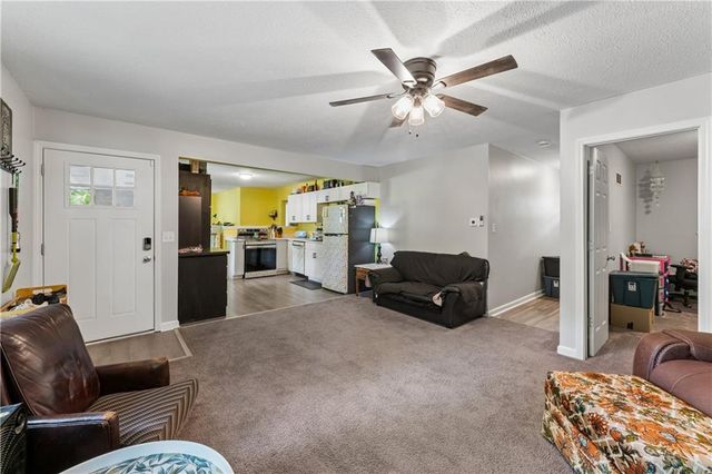 4900 NE Park Lane, Kansas City, MO 64118