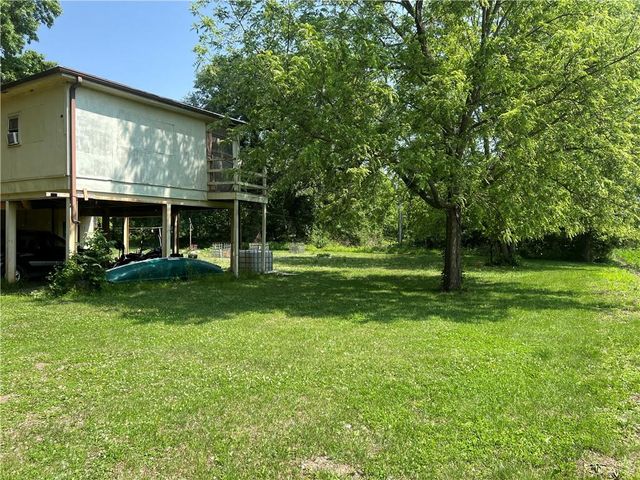 5811 Frederick Boulevard, St Joseph, MO 64507