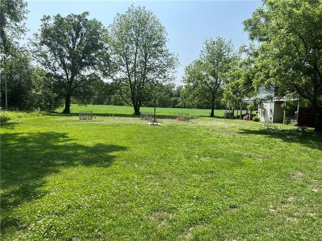 5811 Frederick Boulevard, St Joseph, MO 64507