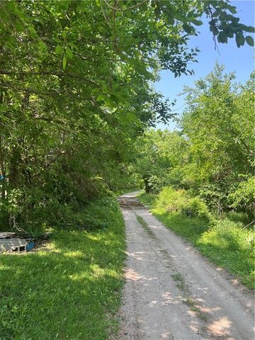 5811 Frederick Boulevard, St Joseph, MO 64507