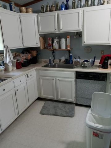 5811 Frederick Boulevard, St Joseph, MO 64507