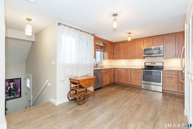 50 Hollister Way South 50, Glastonbury, CT 06033