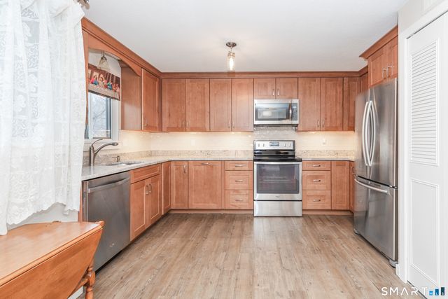 50 Hollister Way South 50, Glastonbury, CT 06033