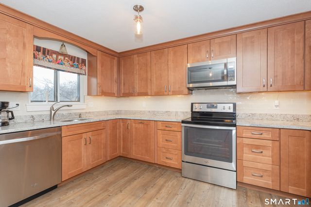 50 Hollister Way South 50, Glastonbury, CT 06033