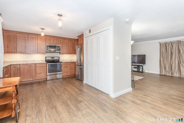 50 Hollister Way South 50, Glastonbury, CT 06033