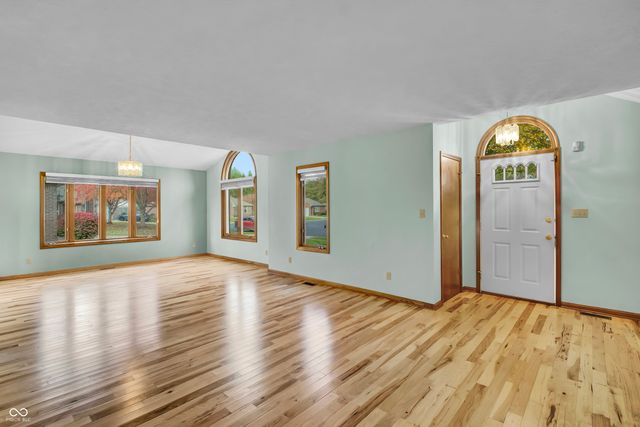 3200 Thomas Trace, Columbus, IN 47203