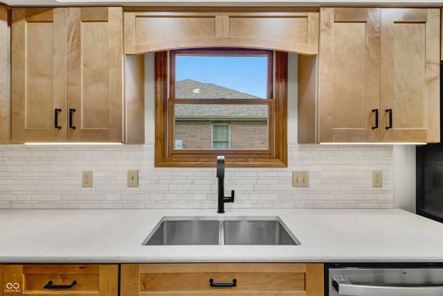 3200 Thomas Trace, Columbus, IN 47203