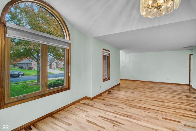 3200 Thomas Trace, Columbus, IN 47203