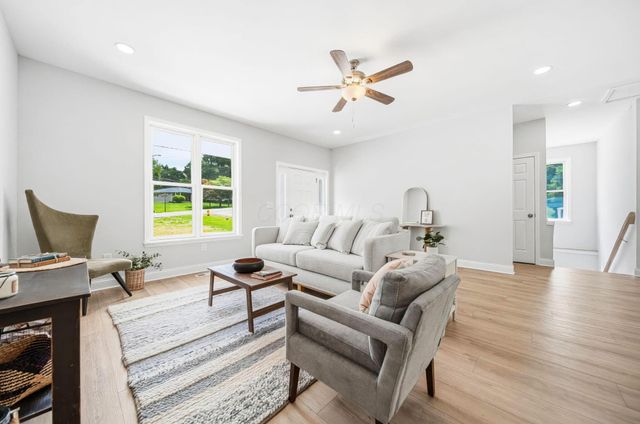 445 Linnville Road SE, Heath, OH 43056