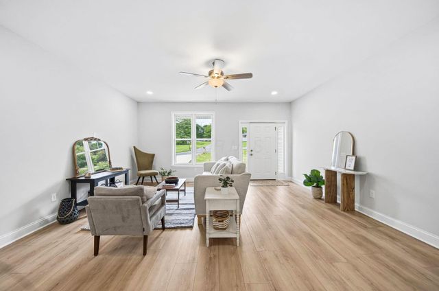 445 Linnville Road SE, Heath, OH 43056