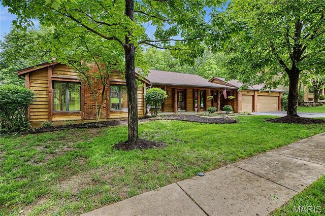 2087 Woodmoor Ridge Drive, St Louis, MO 63011