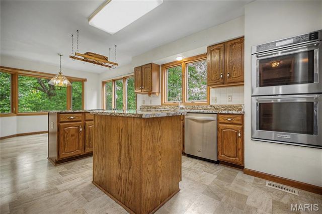 2087 Woodmoor Ridge Drive, St Louis, MO 63011