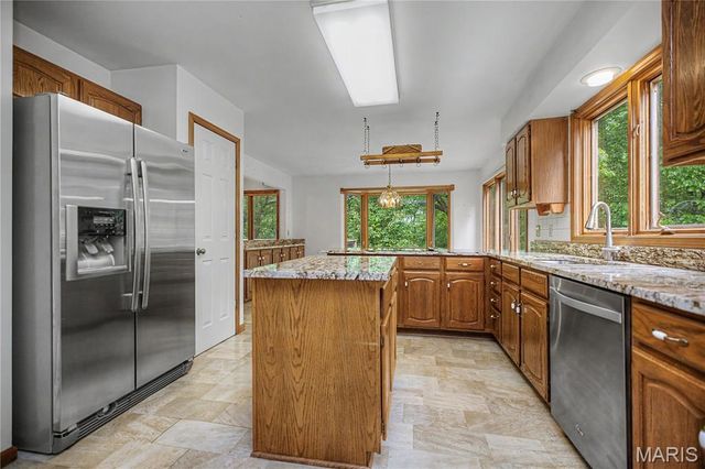 2087 Woodmoor Ridge Drive, St Louis, MO 63011