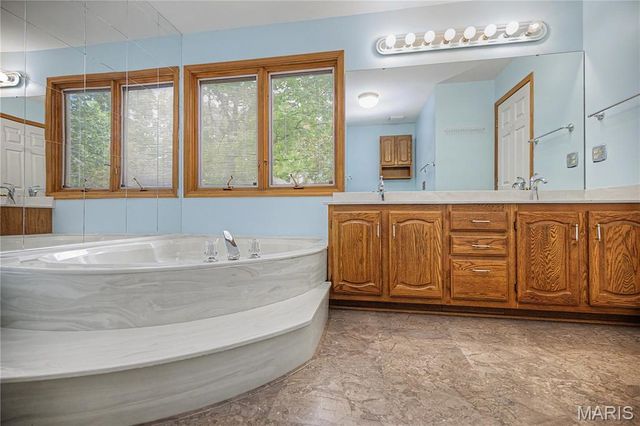 2087 Woodmoor Ridge Drive, St Louis, MO 63011