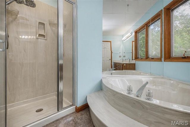 2087 Woodmoor Ridge Drive, St Louis, MO 63011