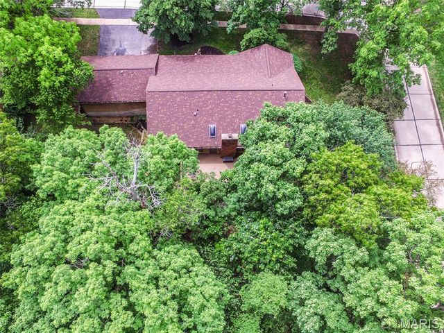 2087 Woodmoor Ridge Drive, St Louis, MO 63011