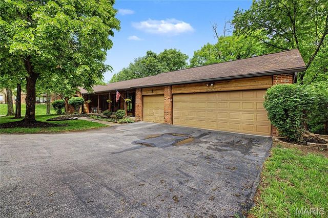 2087 Woodmoor Ridge Drive, St Louis, MO 63011