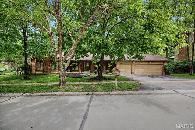 2087 Woodmoor Ridge Drive, St Louis, MO 63011