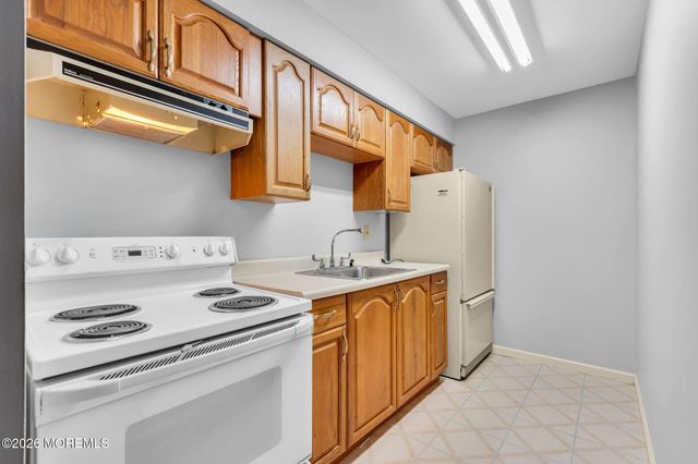 127 Telegraph Hill Road S, Holmdel, NJ 07733
