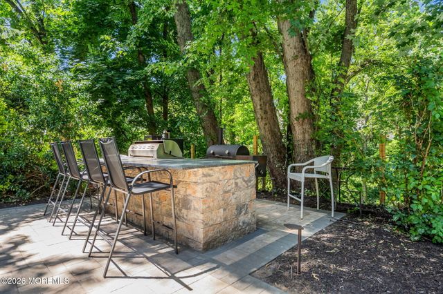 127 Telegraph Hill Road S, Holmdel, NJ 07733