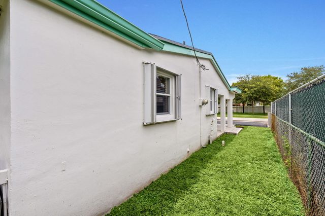 4987 SW 25th Avenue, Dania Beach, FL 33312
