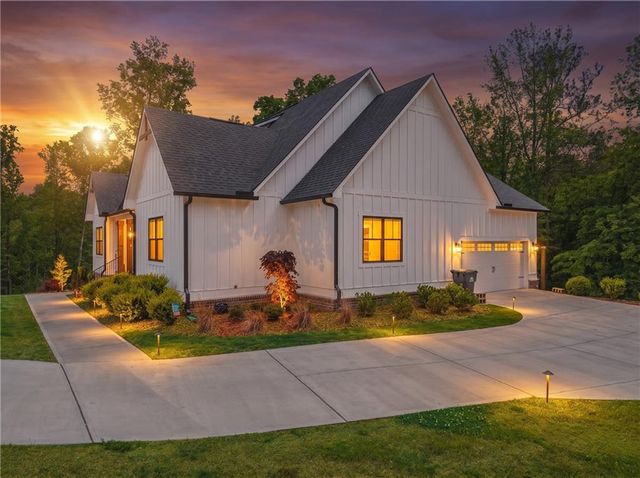 392 London Road, Ball Ground, GA 30107