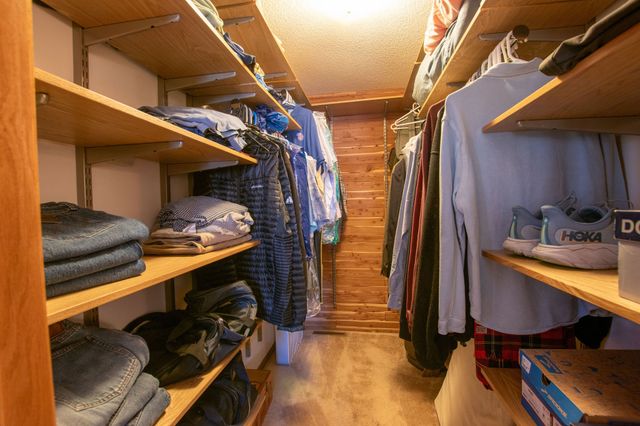 1776 NW 109th Court, Clive, IA 50325