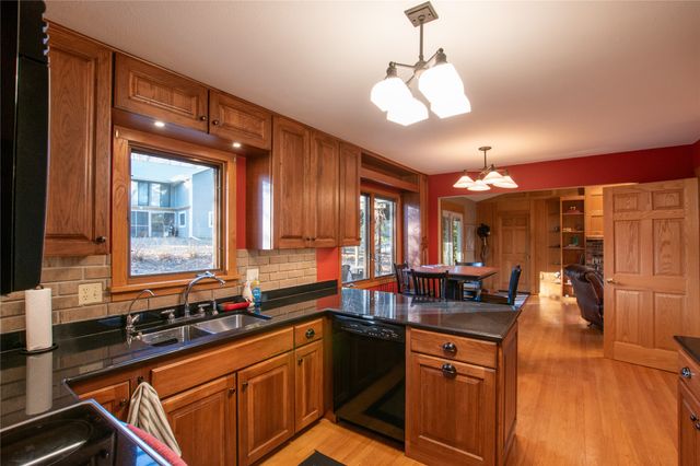 1776 NW 109th Court, Clive, IA 50325