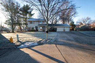 1776 NW 109th Court, Clive, IA 50325