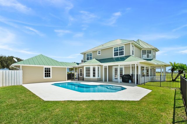 13700 SW Groveside Drive, Stuart, FL 34997