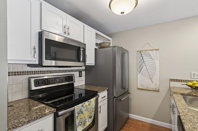99 Glengarry Drive, Stratham, NH 03885